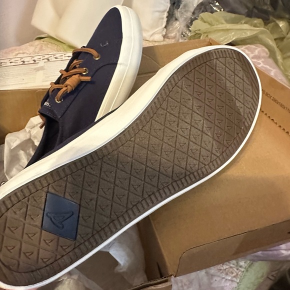 Sperry Women’s Top Sider with Tan Laces - Picture 3 of 6